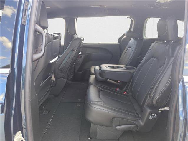 new 2025 Chrysler Pacifica car, priced at $43,853