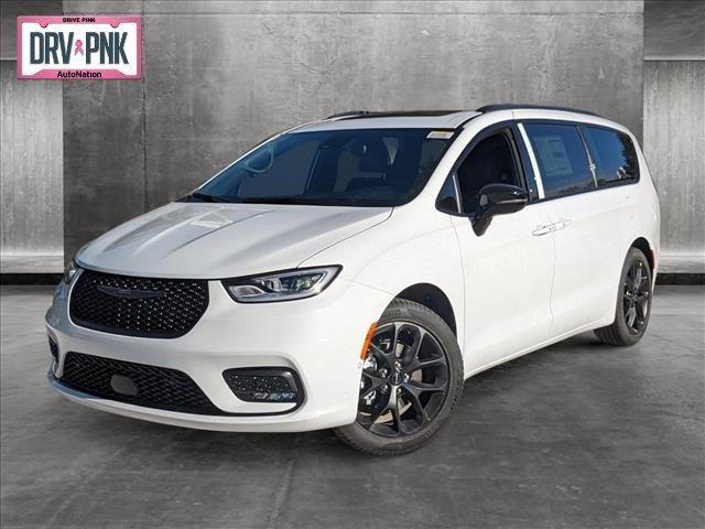 new 2024 Chrysler Pacifica car, priced at $41,825