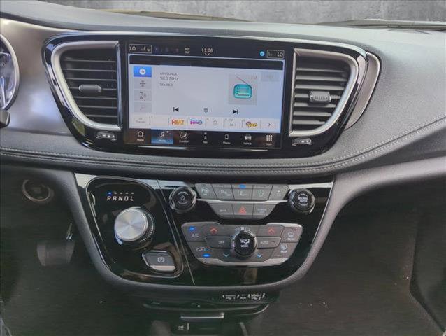 new 2025 Chrysler Pacifica car, priced at $45,657