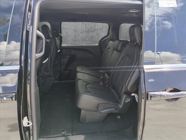 new 2025 Chrysler Pacifica car, priced at $45,657