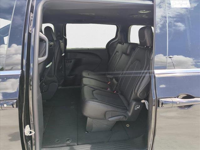 new 2025 Chrysler Pacifica car, priced at $43,407