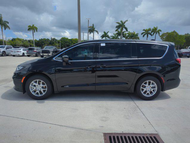 new 2025 Chrysler Pacifica car, priced at $45,657