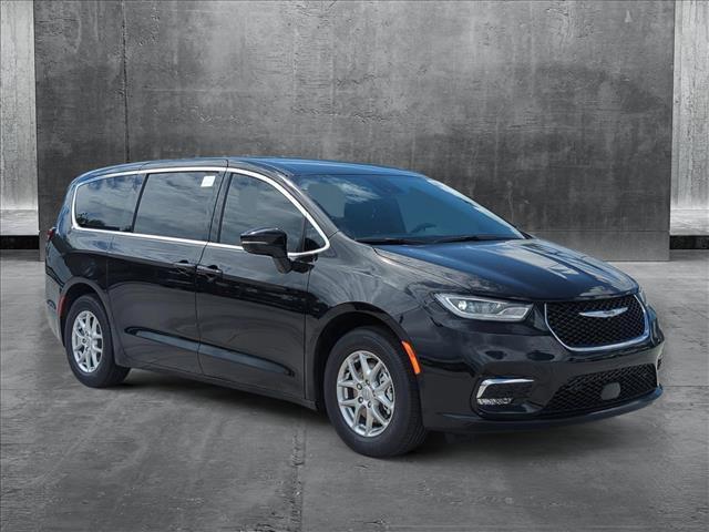 new 2025 Chrysler Pacifica car, priced at $45,657