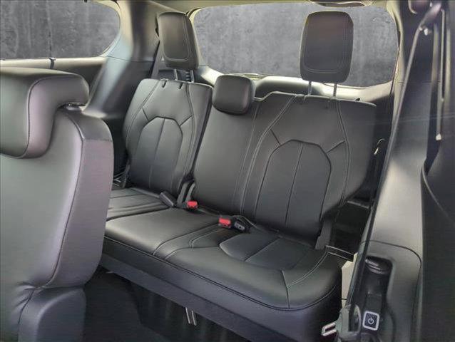new 2025 Chrysler Pacifica car, priced at $45,657