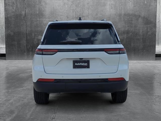 new 2025 Jeep Grand Cherokee car, priced at $37,337