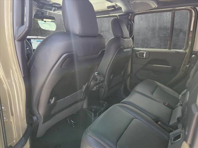 new 2025 Jeep Gladiator car, priced at $45,566