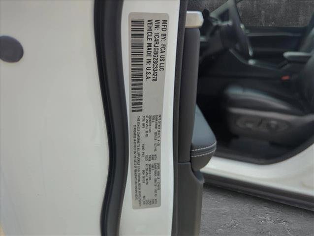 new 2025 Jeep Grand Cherokee car, priced at $40,759