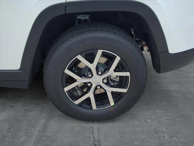 new 2025 Jeep Grand Cherokee car, priced at $40,759
