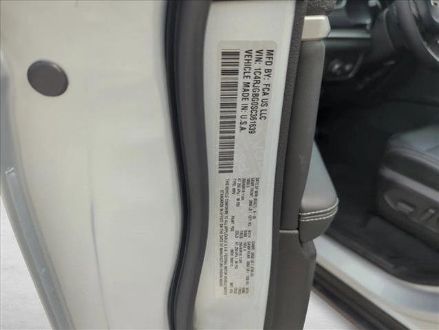 new 2025 Jeep Grand Cherokee car, priced at $37,303