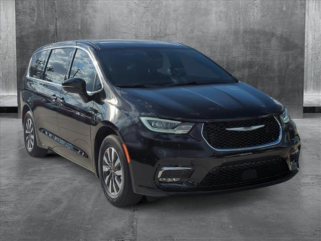 new 2025 Chrysler Pacifica Hybrid car, priced at $44,149