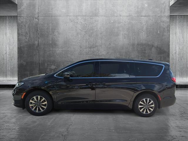 new 2025 Chrysler Pacifica Hybrid car, priced at $44,149