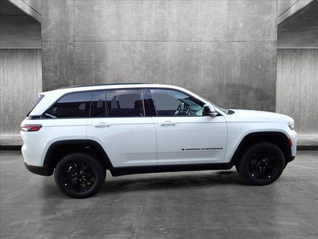 new 2024 Jeep Grand Cherokee car, priced at $45,022