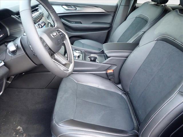 new 2025 Jeep Grand Cherokee car, priced at $40,427