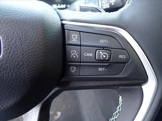 new 2025 Jeep Grand Cherokee car, priced at $40,427