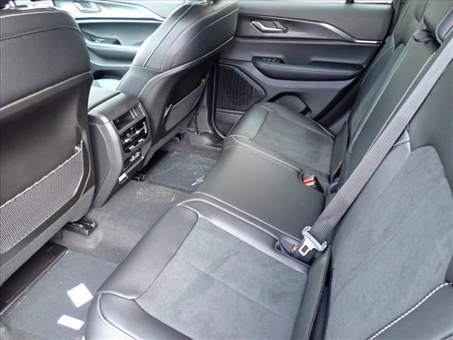 new 2025 Jeep Grand Cherokee car, priced at $40,427
