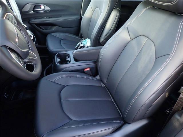 new 2025 Chrysler Pacifica Hybrid car, priced at $53,124