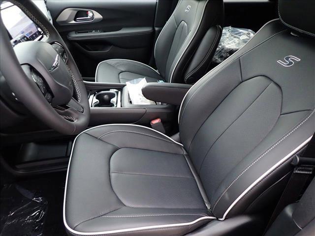 new 2025 Chrysler Pacifica Hybrid car, priced at $58,874