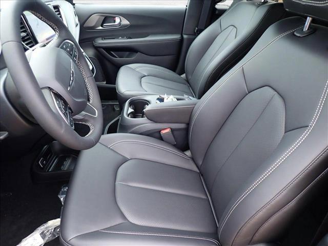 new 2025 Chrysler Pacifica car, priced at $41,384