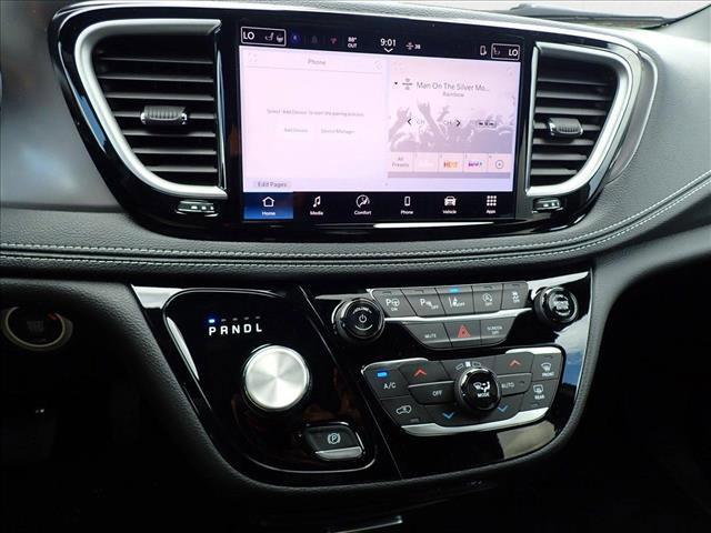 new 2025 Chrysler Pacifica car, priced at $41,384