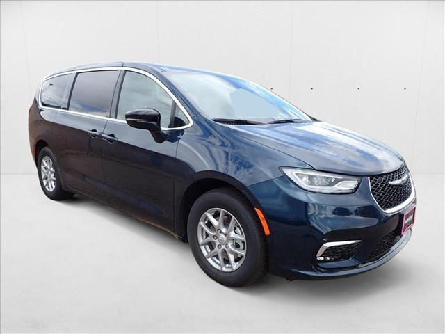 new 2025 Chrysler Pacifica car, priced at $41,384