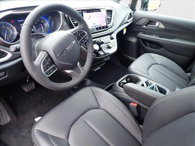 new 2025 Chrysler Pacifica car, priced at $41,384