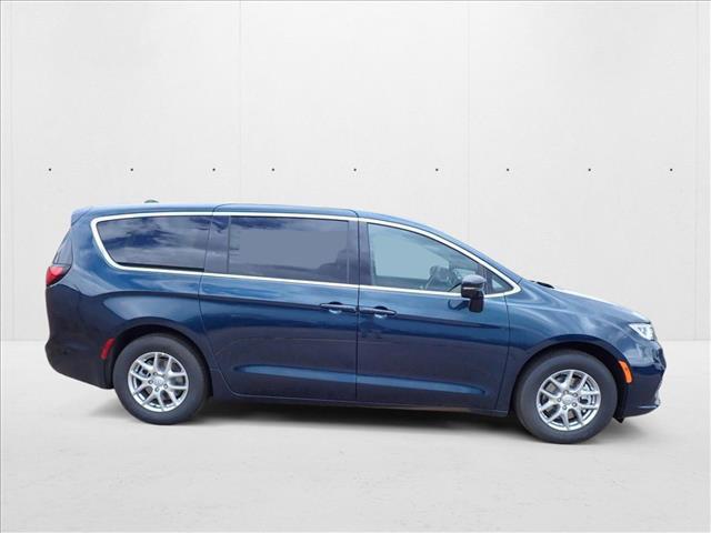 new 2025 Chrysler Pacifica car, priced at $41,384