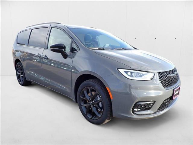 new 2025 Chrysler Pacifica car, priced at $50,297