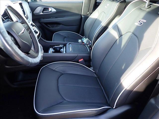 new 2025 Chrysler Pacifica car, priced at $50,297