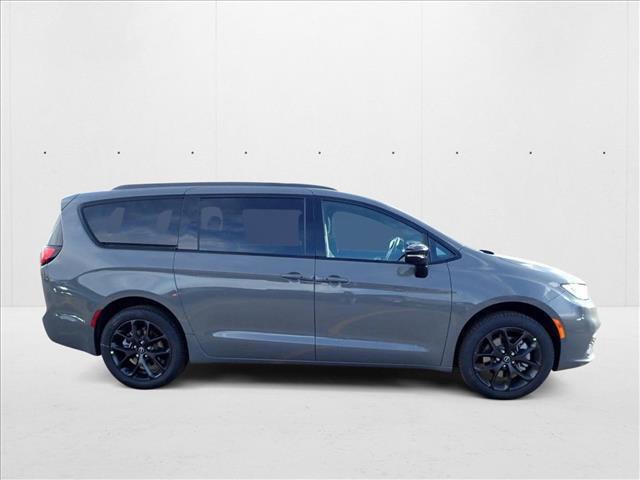 new 2025 Chrysler Pacifica car, priced at $50,297
