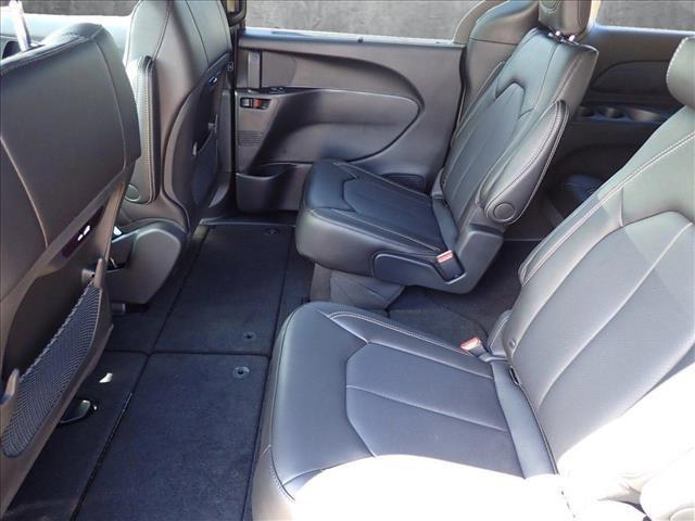 new 2025 Chrysler Pacifica car, priced at $47,019