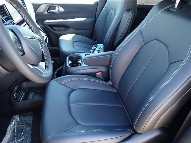new 2025 Chrysler Pacifica car, priced at $47,019