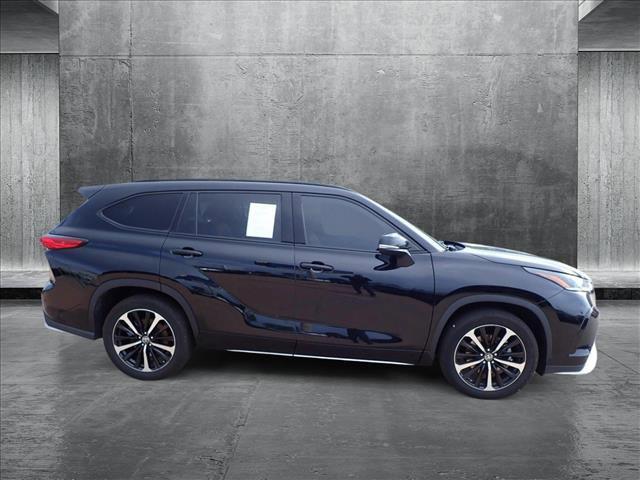 used 2022 Toyota Highlander car, priced at $36,580