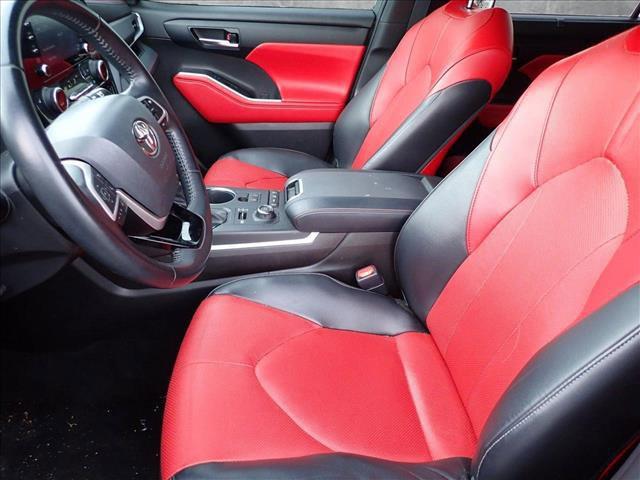 used 2022 Toyota Highlander car, priced at $39,299
