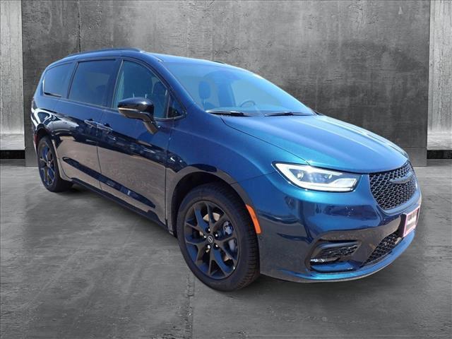 new 2025 Chrysler Pacifica car, priced at $57,134