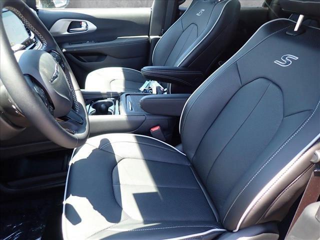 new 2025 Chrysler Pacifica car, priced at $57,134