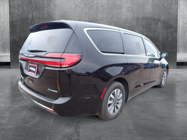 new 2025 Chrysler Pacifica Hybrid car, priced at $52,629