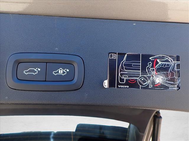 used 2022 Volvo XC40 car, priced at $25,399