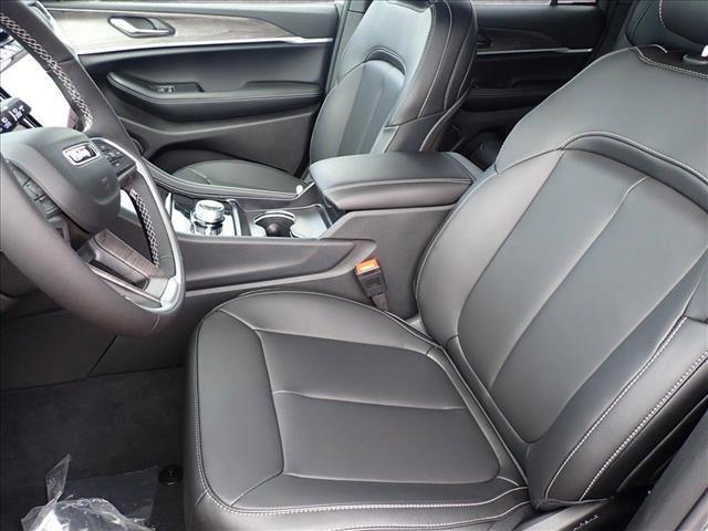 new 2025 Jeep Grand Cherokee car, priced at $52,014