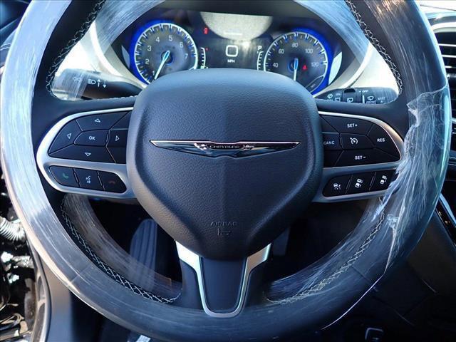 new 2025 Chrysler Pacifica car, priced at $43,024