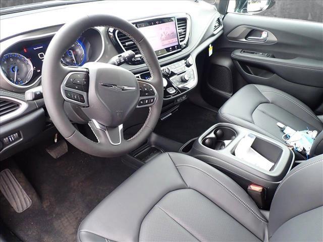 new 2025 Chrysler Pacifica car, priced at $47,019
