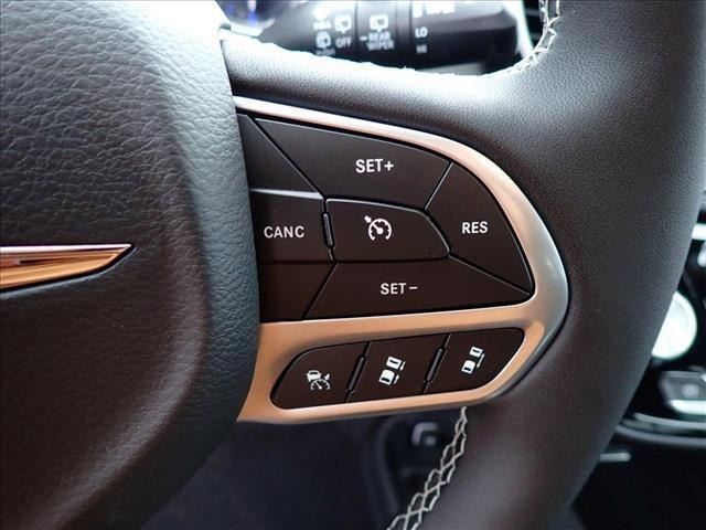 new 2025 Chrysler Pacifica car, priced at $47,019