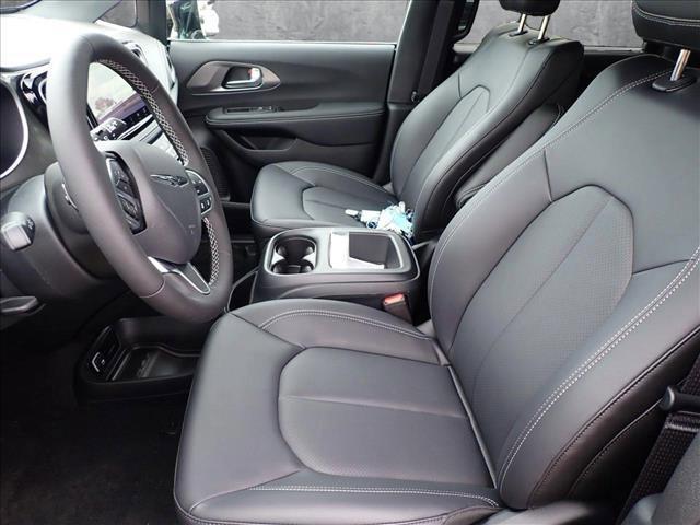 new 2025 Chrysler Pacifica car, priced at $47,019