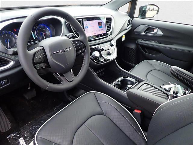 new 2025 Chrysler Pacifica car, priced at $53,634