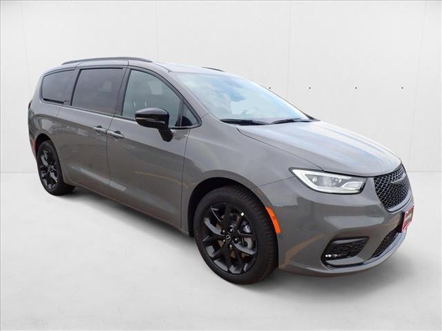 new 2025 Chrysler Pacifica car, priced at $53,634