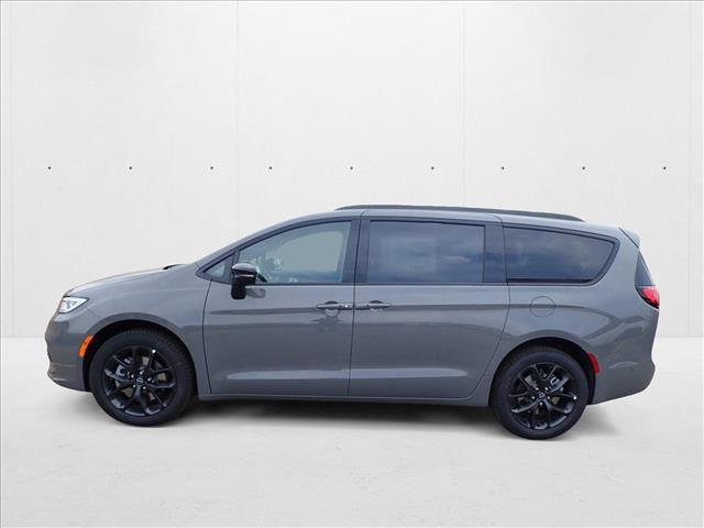 new 2025 Chrysler Pacifica car, priced at $53,634