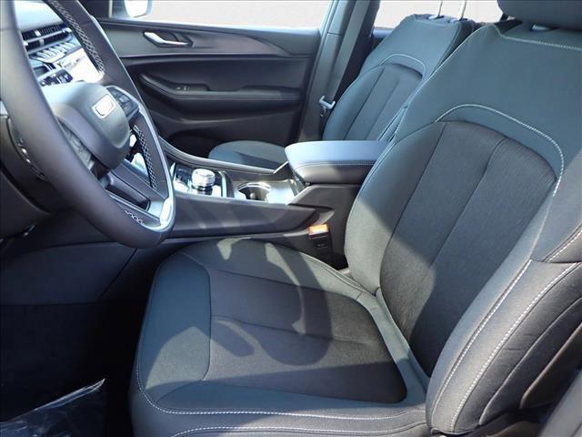 new 2025 Jeep Grand Cherokee car, priced at $42,124