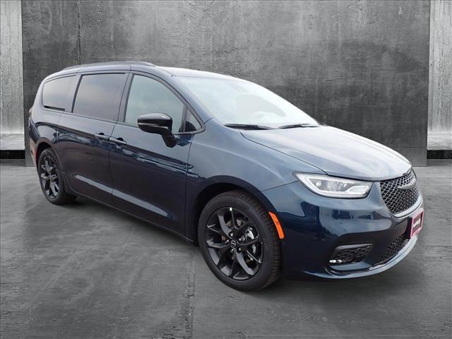 new 2025 Chrysler Pacifica car, priced at $54,139