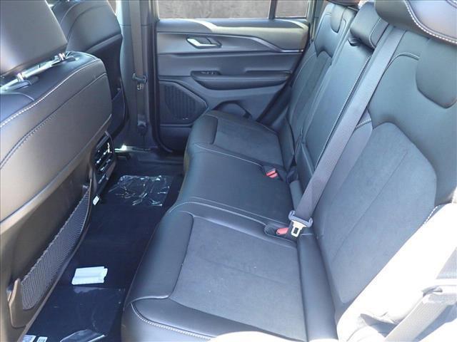 new 2025 Jeep Grand Cherokee car, priced at $48,174
