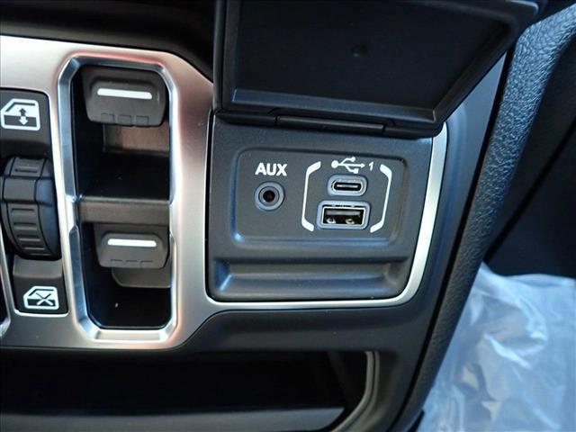 new 2025 Jeep Gladiator car, priced at $48,679