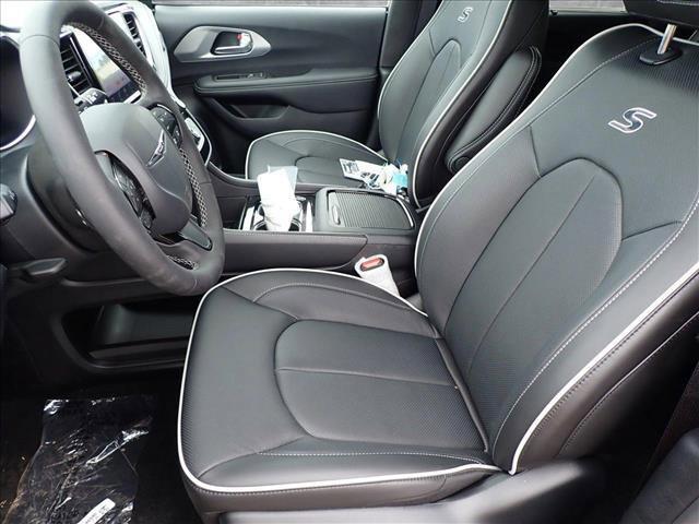 new 2025 Chrysler Pacifica car, priced at $56,639